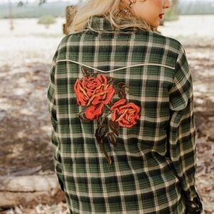 NWT Rodeo Quincy Plaid With Roses Pearl Snap